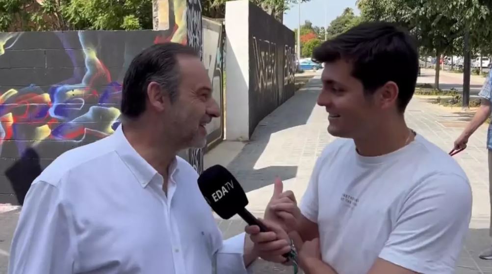 Vito Quiles con José Luis Ábalos. Foto: EDATV