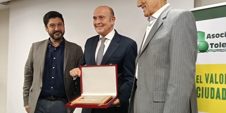 Basté, Pérez de los Cobos y Roig en un acto de Tolerancia. Foto: Sergio Fidalgo.