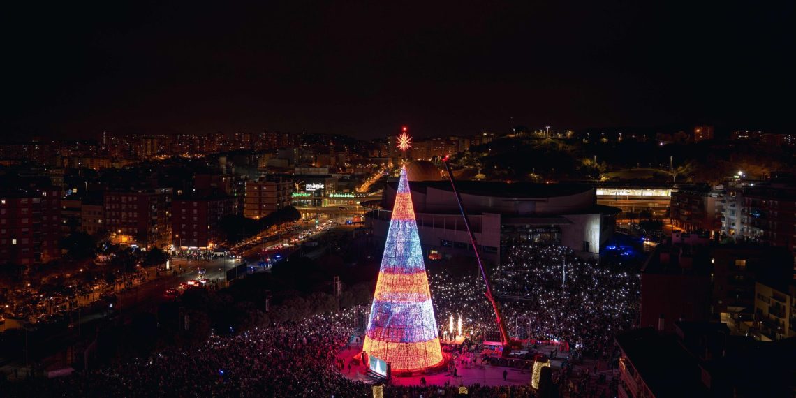 Árbol de Navidad. Foto: Ayuntamiento de Badalona.