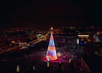 Árbol de Navidad. Foto: Ayuntamiento de Badalona.