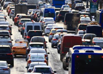 Densidad del tráfico en plena hora punta.© Shutterstock Kichigin