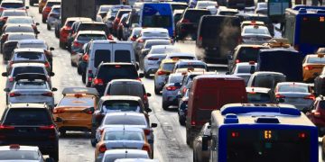 Densidad del tráfico en plena hora punta.© Shutterstock Kichigin