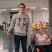 Adrián Casado, voluntario de Respirávila, con Luisa Holgado, que vive en la residencia de personas mayores de Ávila. Foto: Fundación 'La Caixa'