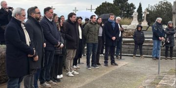 Junqueras en la tumba de Maciá.