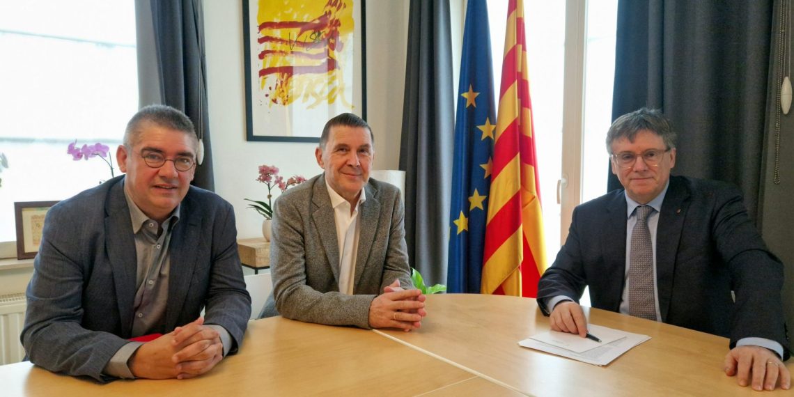 Otegi y Puigdemont. Foto: Bildu