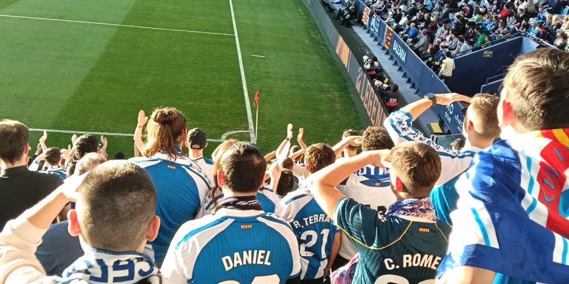 Afición del RCD Espanyol en el campo del Levante. Foto: elCatalán.es