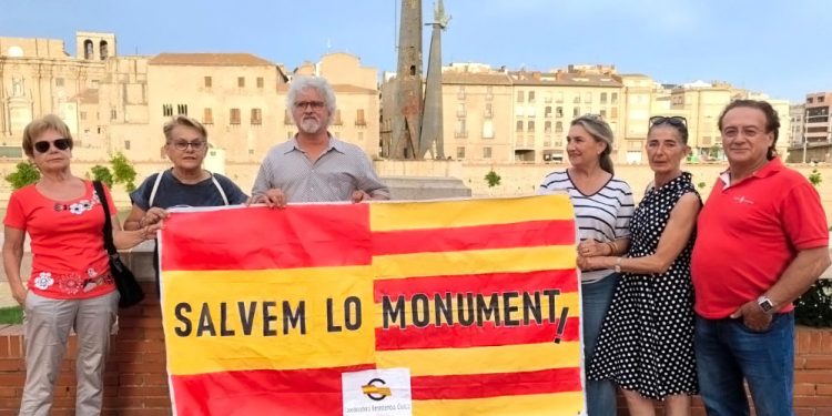 Miembros de la Coordinadora de la Resistencia en Tortosa. Foto: S. Caamaño