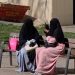 2 mujeres con burka en el centro de Lérida. Foto: PP