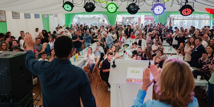 Garriga en la caseta de VOX en la Feria de Abril. Foto: VOX