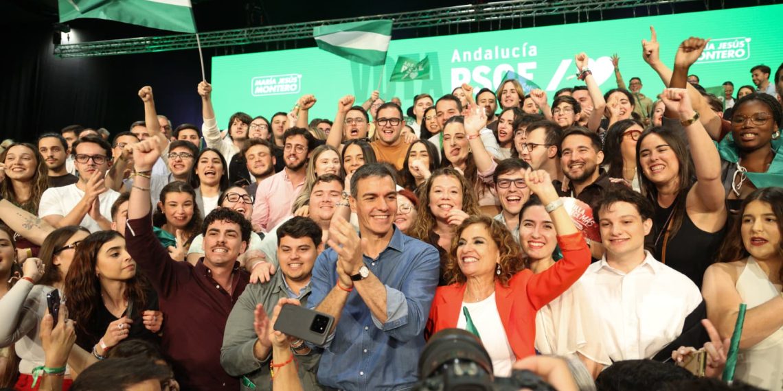María Jesús Montero y Pedro Sánchez en un acto de campaña. Foto: PSOE