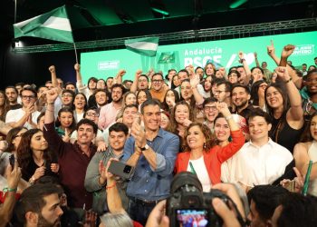 María Jesús Montero y Pedro Sánchez en un acto de campaña. Foto: PSOE