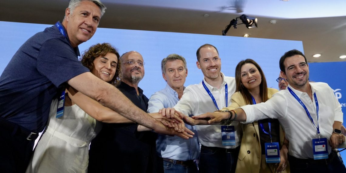 Albiol, Montserrat, Alejandro Fernández, Feijóo, Juan Fernández, Roldán y Reyes. Foto: PPC