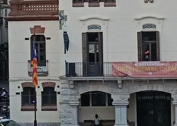 Estelada en la plaza del Ayuntamiento de Sant Celoni. Foto: S.F