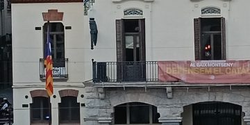 Estelada en la plaza del Ayuntamiento de Sant Celoni. Foto: S.F