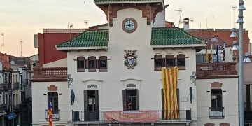 Estelada en la plaza del Ayuntamiento de Sant Celoni, gobernada por el PSC. Foto: S.F