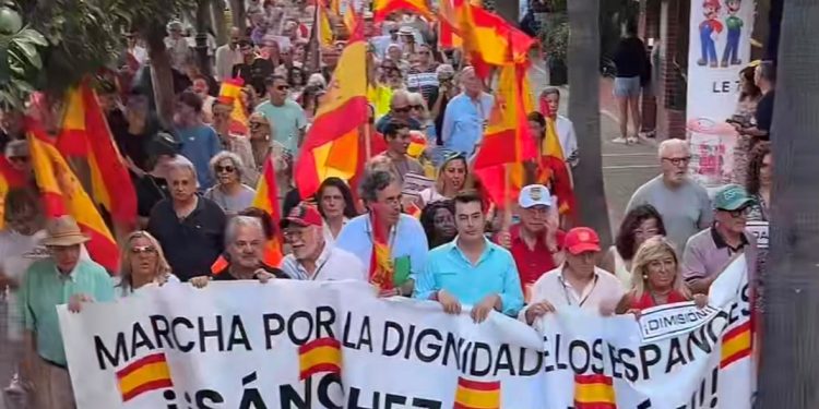 Imagen de archivo de la manifestación en Marbella organizada por Sociedad Civil Española. Foto: De española a español