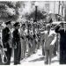 Companys y el dirigente anarquista de la CNT-FAI Joaquín Ascaso pasando revista, puño en alto, a las tropas en Caspe el 17 de julio de 1937. Foto: archivo Salvador Caamaño