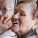 Una señora sonriendo durante el encuentro intergeneracional en el Centro Social para Personas Mayores El Llano, en Gijón.© Fundación ”la Caixa”