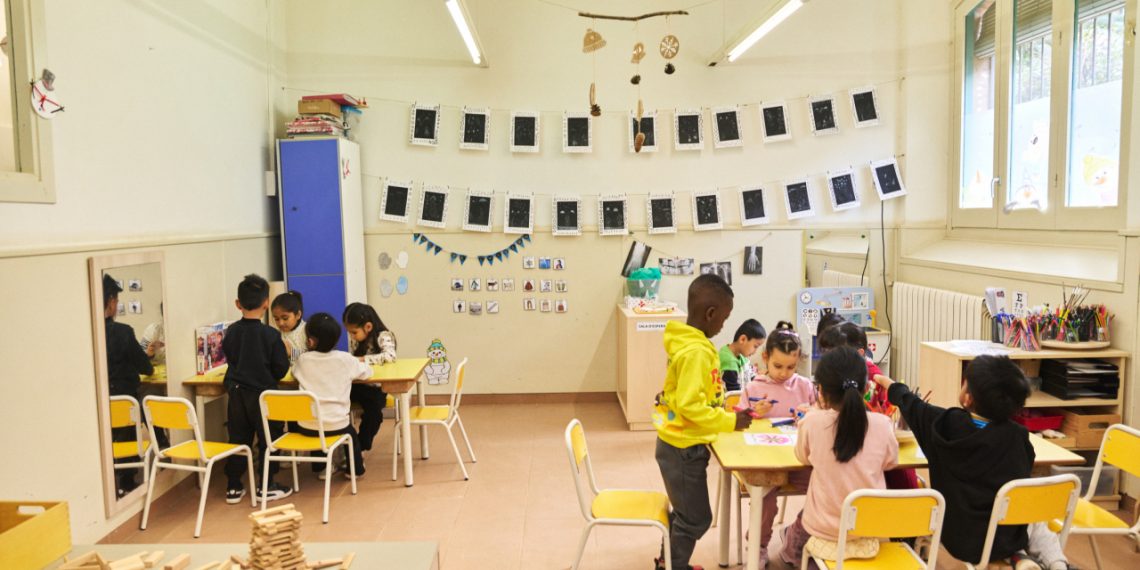 Alumnos de primaria en una actividad colaborativa en el aula.© Fundación ”la Caixa”