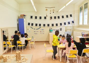Alumnos de primaria en una actividad colaborativa en el aula.© Fundación ”la Caixa”