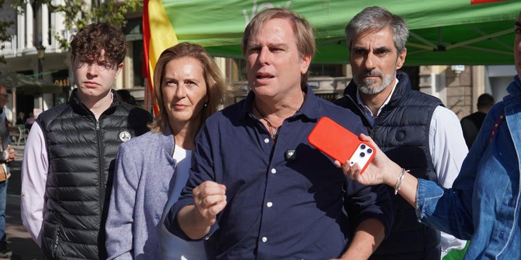 Carina Mejías, Joan Garriga y Gonzalo de Oro. Foto: VOX
