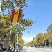 Banderas nacionales colgadas por Unión de Brigadas en el paseo de Gracia. Foto: Sergio Fidalgo